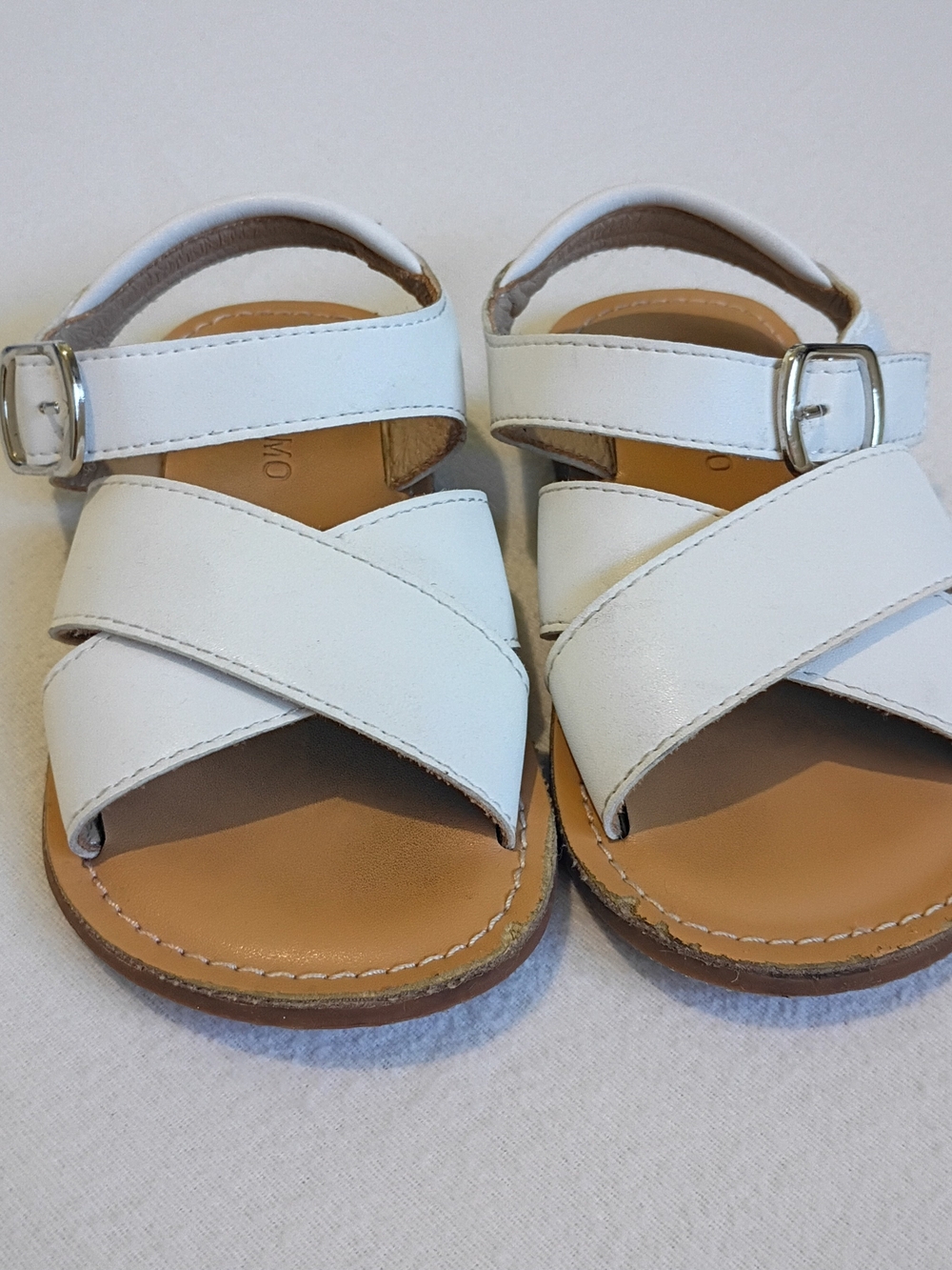 Otter Momo Sz 8 Toddler White Crisscross Leather Sandals W/ Buckle (Some Wear)